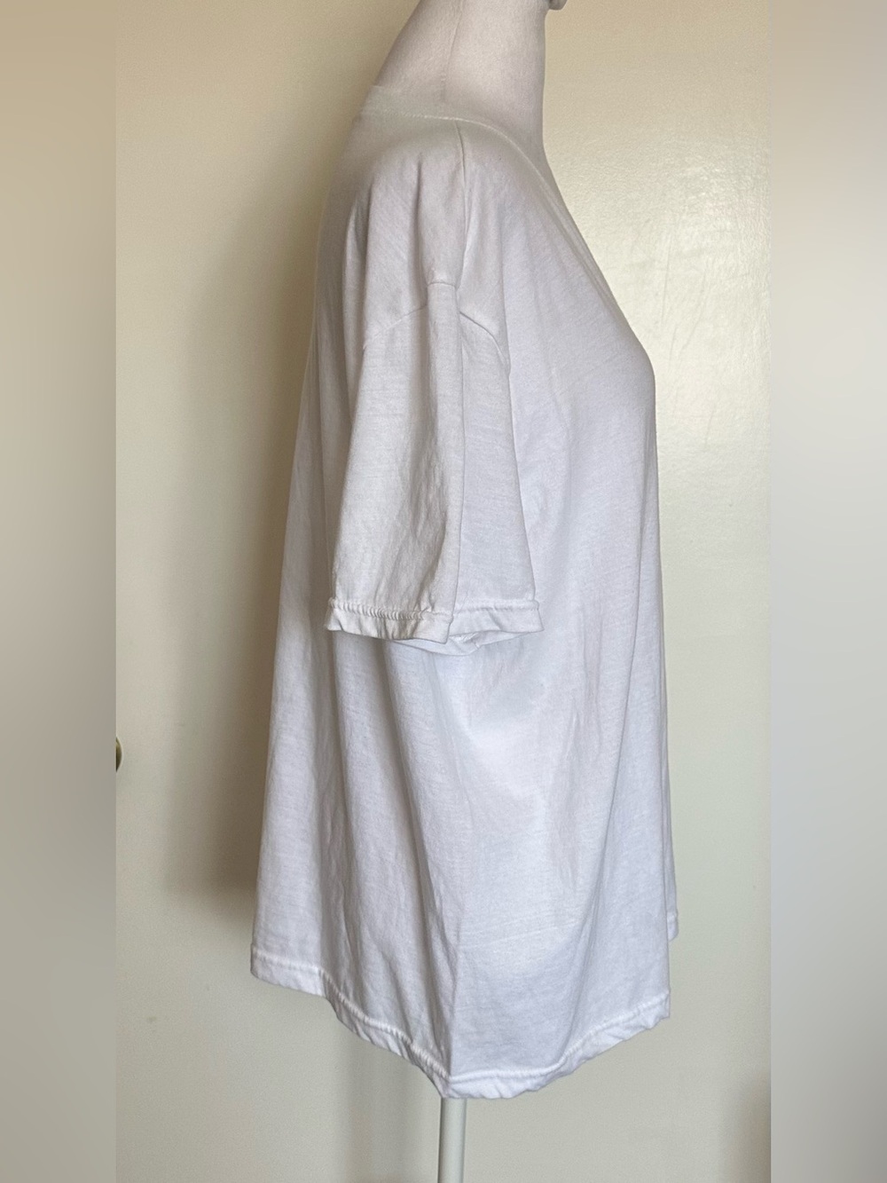 True Religion Women’s V-Neck Tee White Short Sleeve Pullover T-Shirt Sz XL Logo - Picture 8 of 10